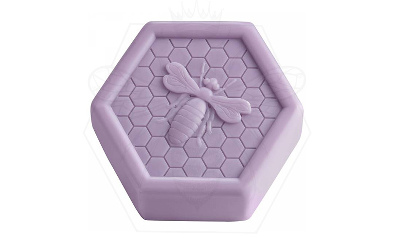 Honigseife mit Lavendel Wabenform